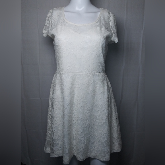 #18-Off White Dress - Picture 1 of 5